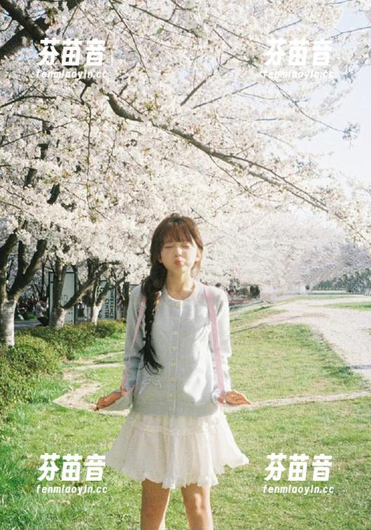 头条女神 - 李丽莎的定制比基尼图集，展现完美曲线的夏季风情！.txt