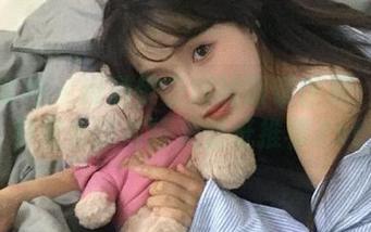 头条女神 – 漫游樊安妮的眼镜世界：震撼视觉美图与精美壁纸推荐.txt