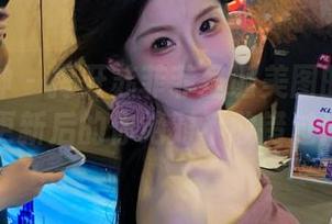 头条女神 – 揭开苏菲菲圣诞美图的神秘面纱，更新后的你绝对不敢错过！.txt