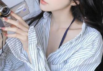 头条女神 – 黑色魅力：语溪写真合集中的深邃与柔美对比.txt