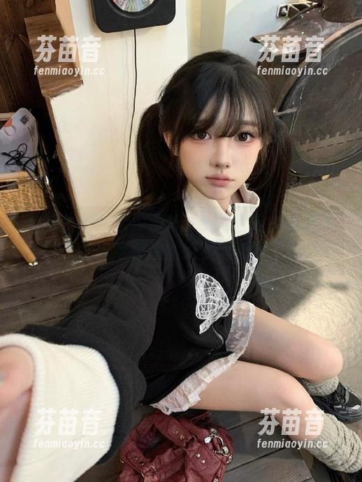 新鲜出炉！奈汐酱Nice32号自拍本更新，古风老板娘的绝美写真！.txt
