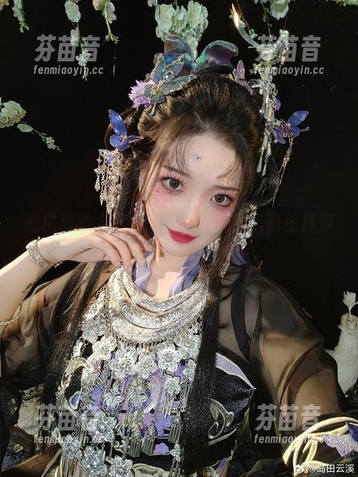 奶桃桃的大胆尝试：花与绳的高清图库带你探寻自我.txt