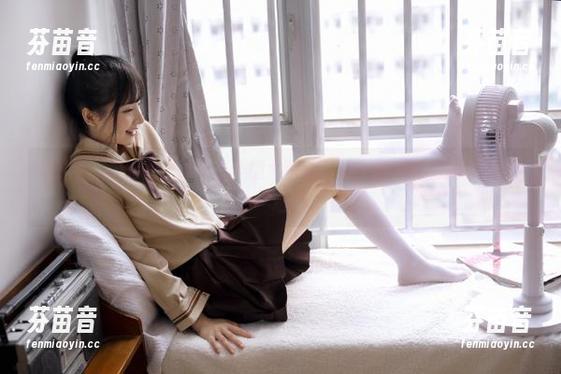 微密圈 - 奶雯兔女郎写真美图大曝光，轻盈魅力隐秘在每一帧.txt