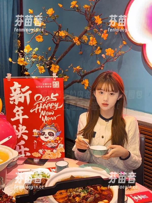 微密圈 - 探索奶雯的内衣艺术：独家图包合集带来性感新体验！.txt