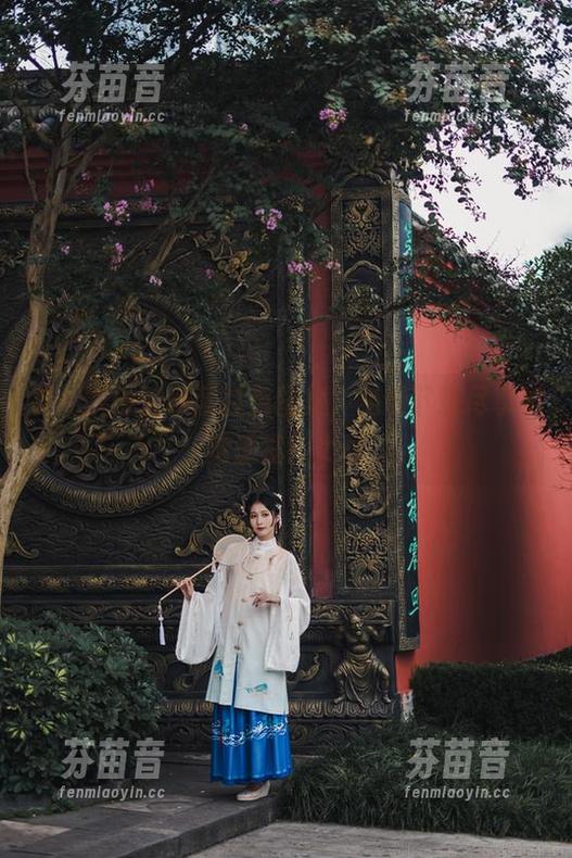 如月灰倾情奉献白色图集，免费下载尽享视觉盛宴！.txt