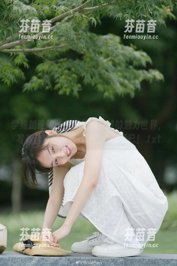 学妹加速跑 - 探秘媛媛女神的魅力世界，写真合集网盘下载让你心动不已！.txt