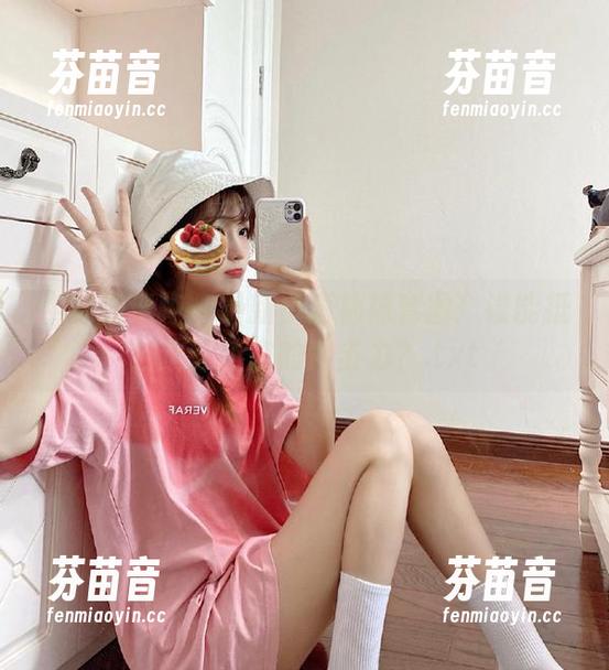 学妹加速跑 - 最新小唐棉袜套图：谁能抵挡这股萌态的冲击力？.txt