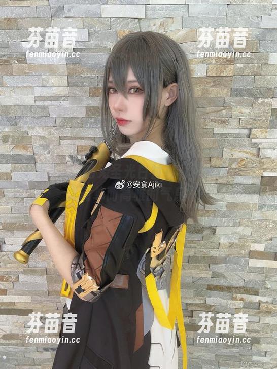 安食Ajiki的无圣光白衬衫写真套图：散发简单而高雅的气息.txt