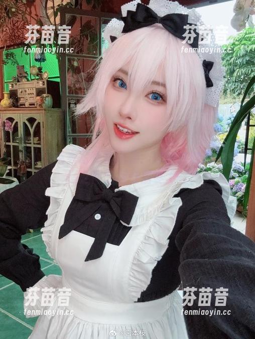 宫本樱毛衣写真美图集：穿梭在时尚与舒适之间的视觉盛宴.txt