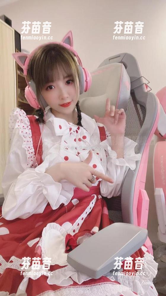 专属视觉盛宴：欣赏小女巫露娜和服桃心黑色长筒袜原图与精选合集.txt