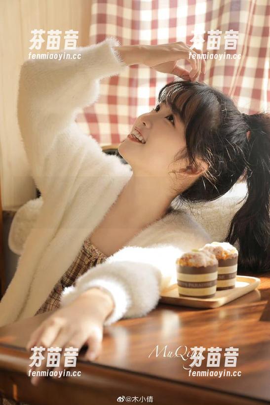 小瑶幺幺 小瑶幺幺与泳池的完美邂逅,美图更新,让你惊叹连连!.txt