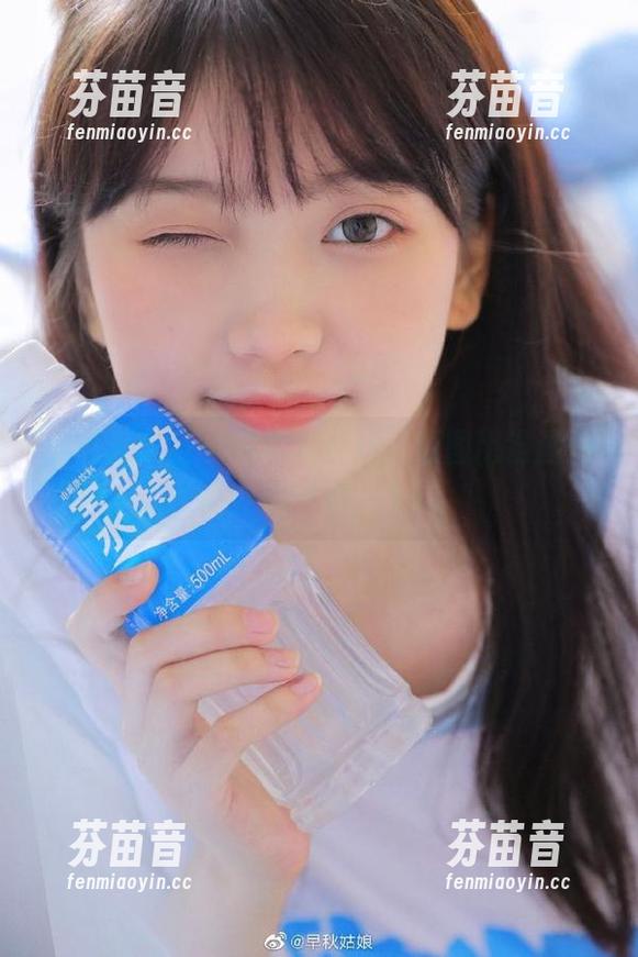 小瑶幺幺 小瑶幺幺校园写真大公开,原图比漫画还搞笑的瞬间!.txt