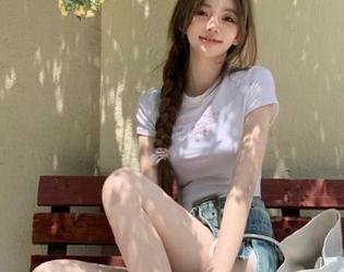 微密圈 – 小芯酱的自拍写真集到底有多美？资源多到让你眼花缭乱！.txt