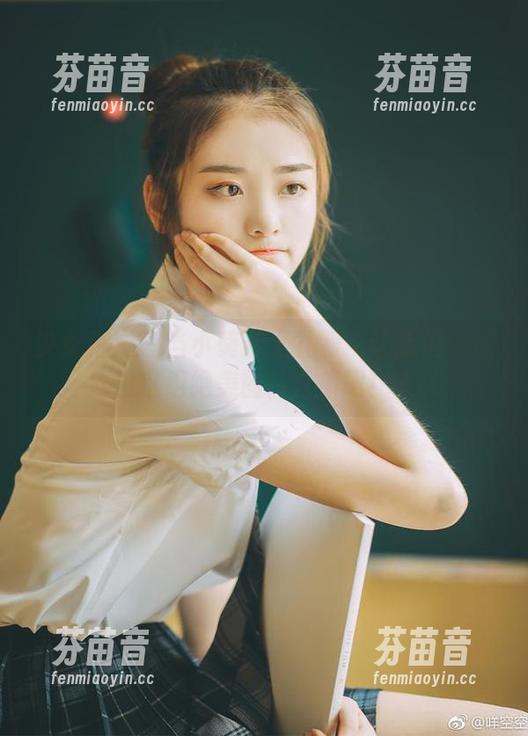 少女秩序 - 当小葵穿上礼服：让我们一起欣赏这组绝美图片合集吧！.txt