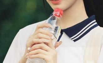 少女秩序 – 跟随小鱼的镜头，兔女郎私拍写真让你领略性感与艺术的交融.txt