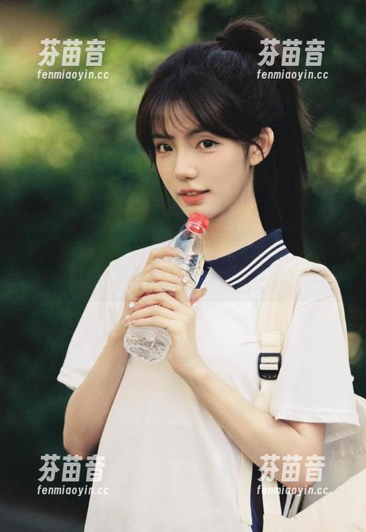 少女秩序 - 跟随小鱼的镜头，兔女郎私拍写真让你领略性感与艺术的交融.txt