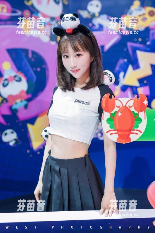 白丝吊带图包：少女秩序为你打造春季的清新诱惑.txt