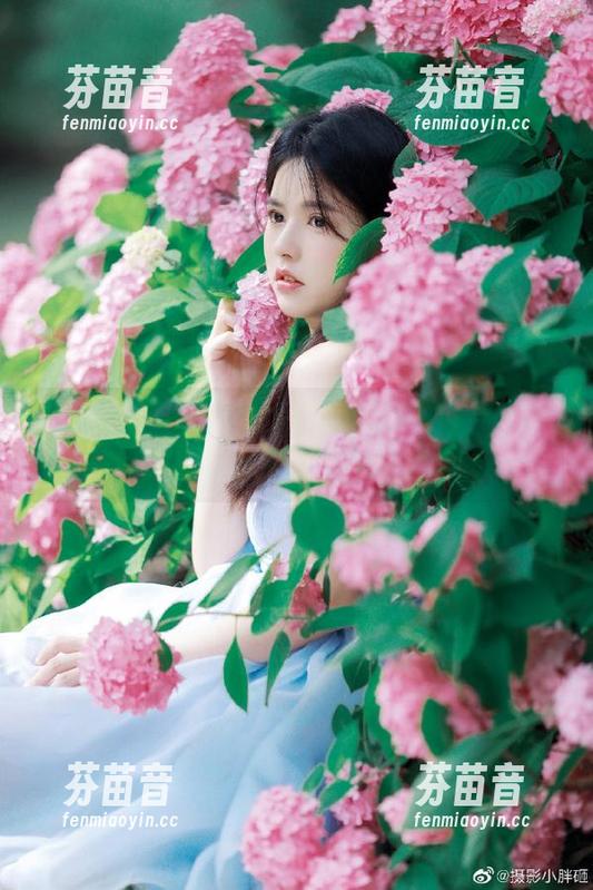尤果网-Zora若拉 尤果网 - 走进Zora若拉的花嫁世界,图包作品带你领略爱的甜蜜.txt