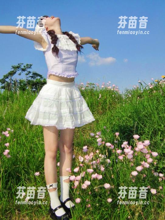 尤果网 - 于梓馨最新作品集：探索教室里的艺术与情感交融.txt