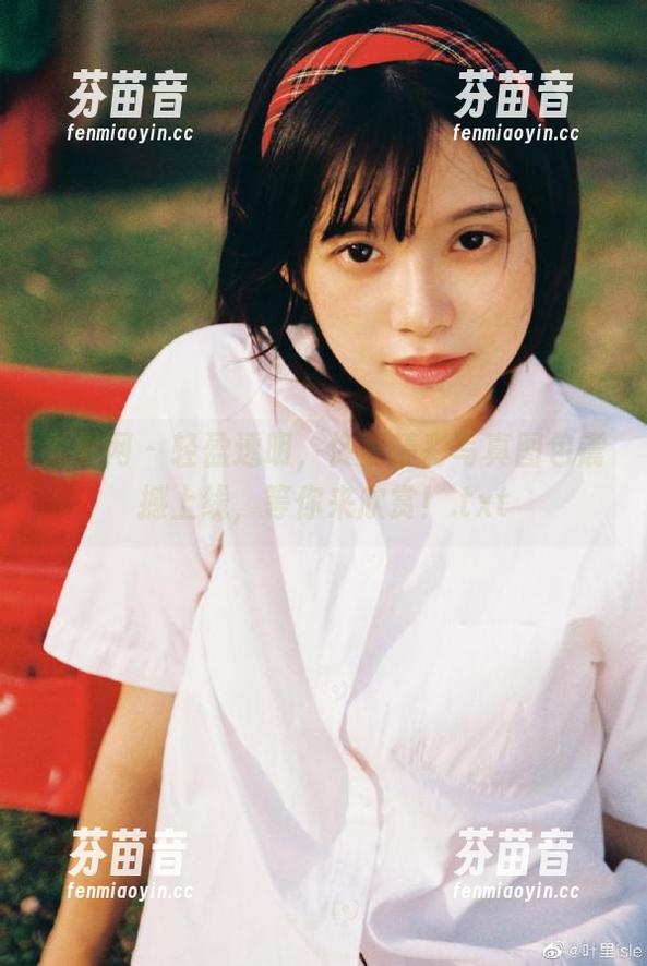 尤果网 - 轻盈透明，佟蔓精彩写真图包震撼上线，等你来欣赏！.txt