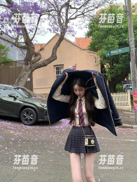 尤果网-张雪馨 尤果网 - 完美的张雪馨旗袍造型,高清图片展示无限优雅与风情的画卷!.txt