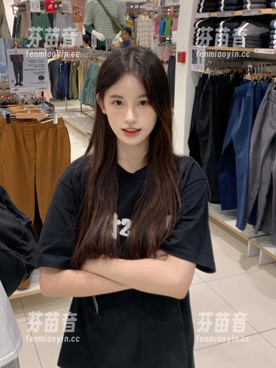 尤果网 - 惊艳你的视野：心儿最新套装写真中的每一张图片分享都不容错过.txt