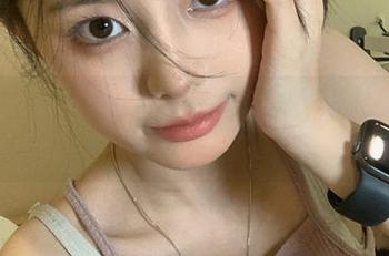 尤果网 – 李宝儿裸足摄影图包分享，展现女性之美与自然的和谐.txt