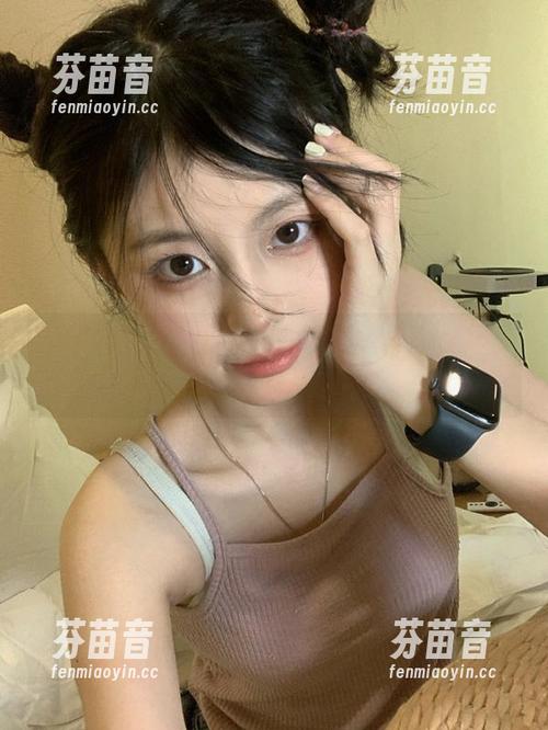 尤果网 - 李宝儿裸足摄影图包分享，展现女性之美与自然的和谐.txt