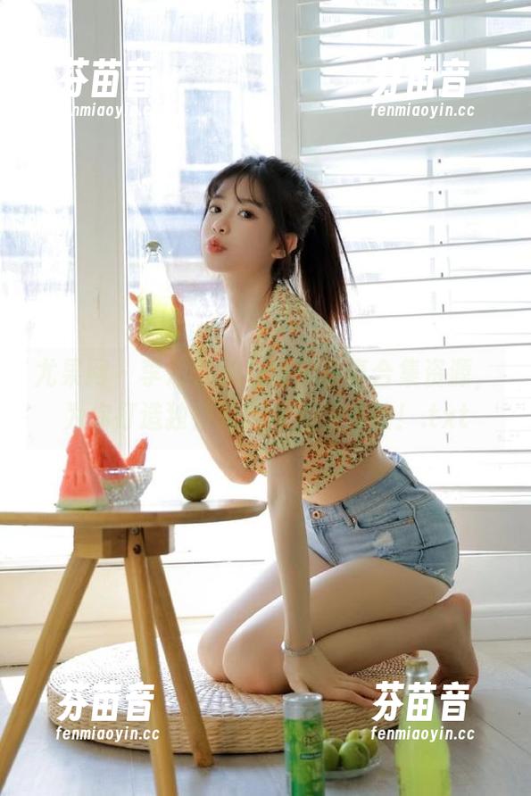 尤果网 - 李思宁黑白情怀写真合集资源，为你打造独特的艺术视觉体验！.txt