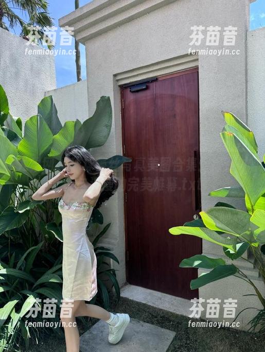 尤果网 - 球球蕾丝写真美图合集：揭开时尚与浪漫的完美帷幕.txt