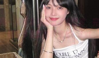 尤果网 – 闪耀夏日的黛蓓琪短裤，完美原图与多款套图等你看！.txt