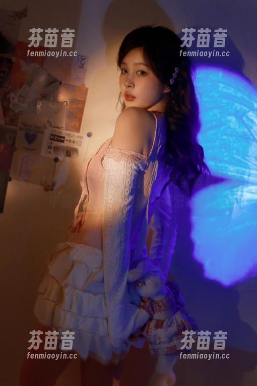 尤物馆 - 从图片看剧情：小尤奈写真作品中的情感与故事逐一解密.txt