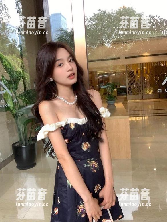 尤蜜荟 - 在Egg_尤妮丝Egg的办公室发现乐趣：原图与图包带你走进她的搞笑新世界！.txt