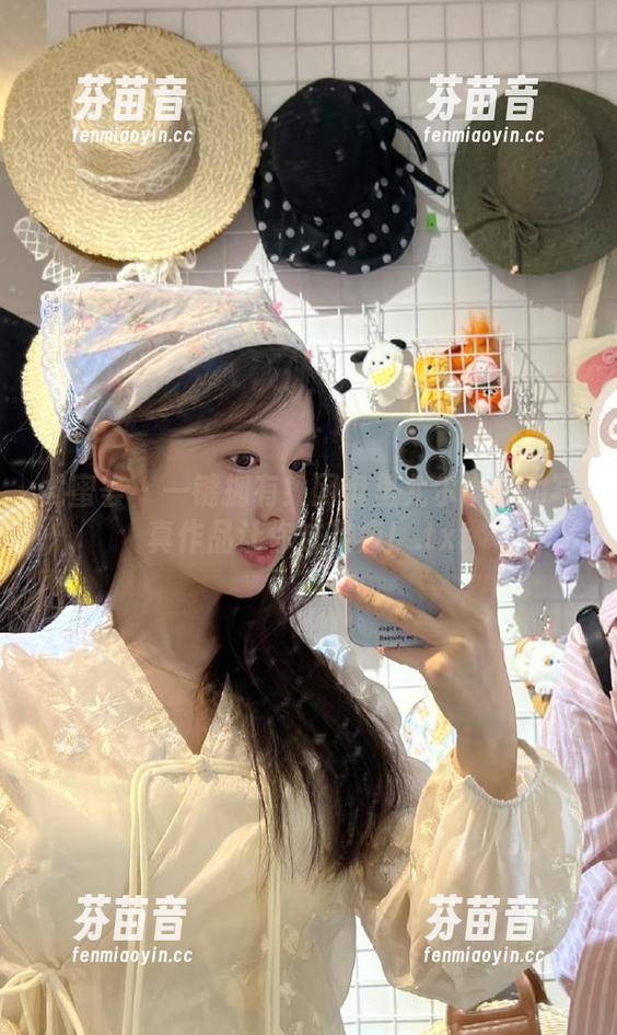 尤蜜荟 - 一键拥有！网盘里允尔学姐的写真作品让你过足瘾！.txt