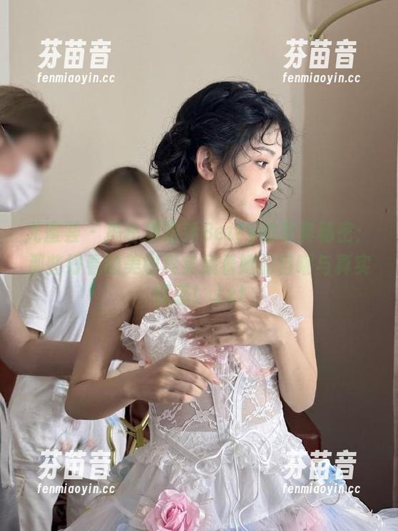 尤蜜荟 - 揭秘周思乔Betty的写真秘密：那些好看的美图其实藏着她的自嘲与真实情感！.txt