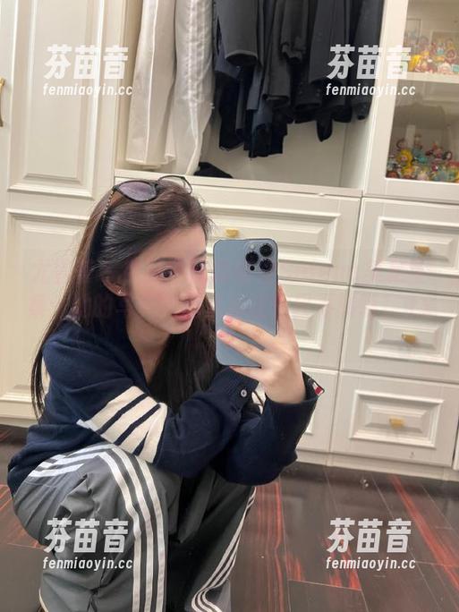 尤蜜荟-娜露Selena 尤蜜荟 - 欲罢不能的娜露Selena美足全集:她的写真作品定将让你目不转睛!.txt