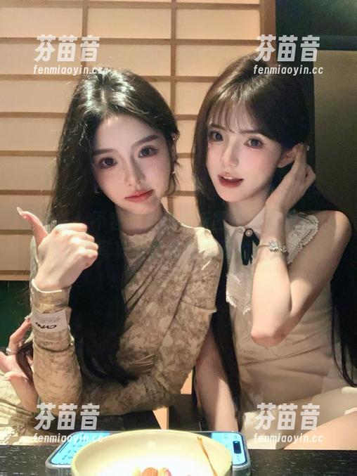 尤蜜荟 - 不容错过的最新图包，娜露selena灰丝写真展现最美瞬间的奇迹.txt