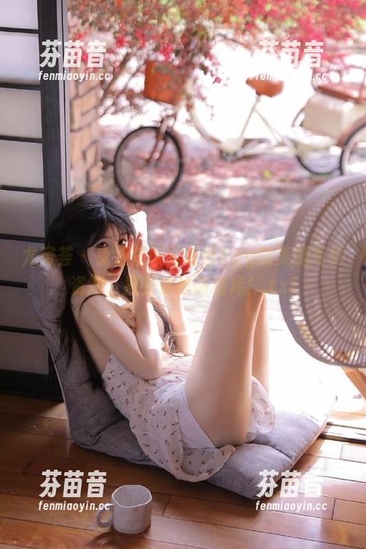 尤蜜荟 - 免费获取尤妮丝Egg的美腿写真资源，提升你的画图库！.txt