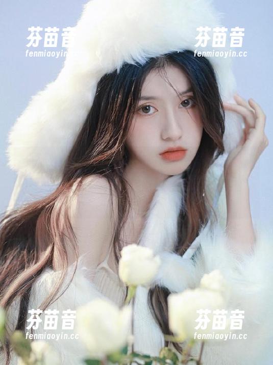 尤蜜荟 - 左冰Queen最新睡衣写真集：在家也要做个优雅的女神，你准备好了吗？.txt