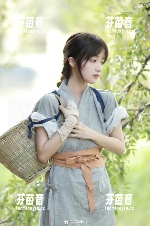 尤蜜荟 - 看！心妍小公主的水手服图集，她的写真究竟能有多无厘头？.txt