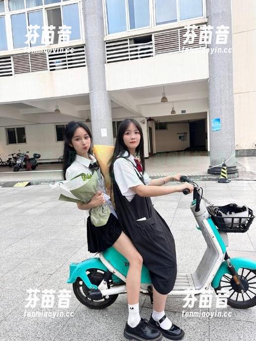 尤蜜荟 - 田冰冰的魅力：翻阅秘书作品集，原图带你领略她独有的艺术风格！.txt