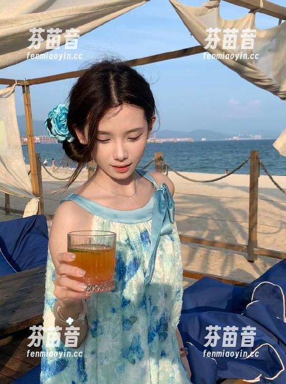 尤蜜荟 - 穆菲菲在线写真展：妹妹妹带你领略不一样的美学风格.txt