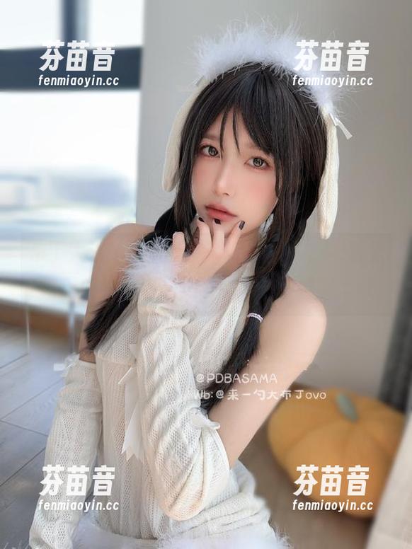 布丁大法晒出全套“裸足”图集，展现无拘无束的灵动之美，悦享视觉盛宴.txt