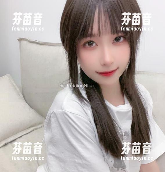 布丁大法与泳衣的完美邂逅，独特写真图包感受夏日风情.txt