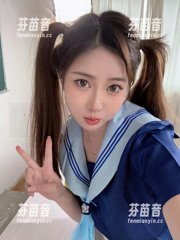 年年Nnian独特私拍美图，带你进入暧昧的视觉盛宴.txt