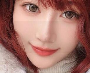 年年Nnian长腿写真作品集分享：追寻光影下的绝美身影与故事.txt