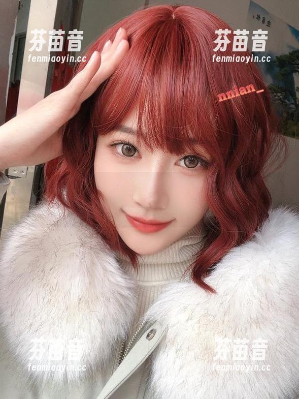 年年Nnian长腿写真作品集分享：追寻光影下的绝美身影与故事.txt