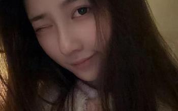 心动时刻！年年Nnian最新写真集《罗曼提》捕捉生活中的精彩瞬间.txt
