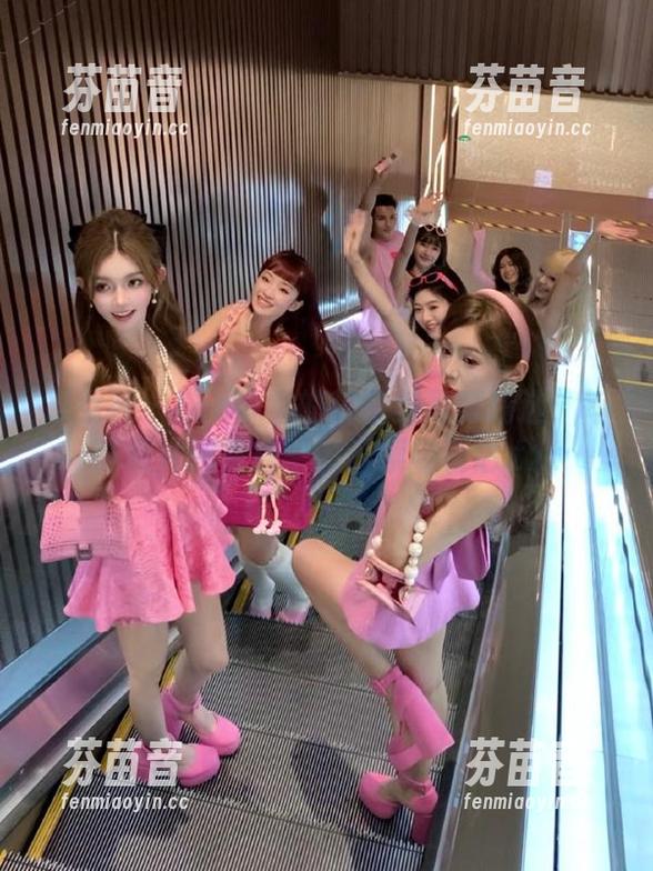 推女神 - Lee小棠的秘密与写真精选：每张照片都是故事的延续与表达.txt
