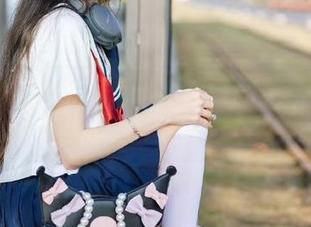推女神 – 徜徉在张美荧的浴室写真中，福利满满让你欲罢不能！.txt